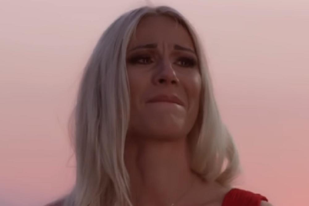 SLEDI ŽESTOKA SVAĐA?! VESNU ĐOGANI SUPRUG OSTAVIO SAMU U GARAŽI, ONA OGORČENA: Hitno mu poslala JAKU PORUKU!(VIDEO)