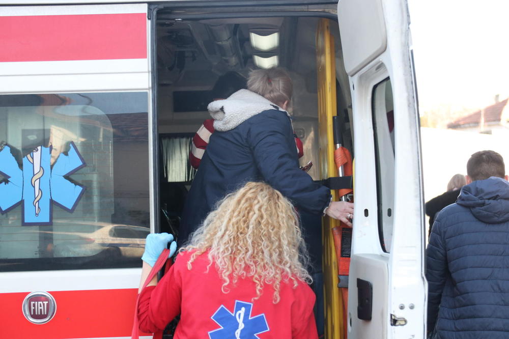 NOVI HOROR NA ADI CIGANLIJI! Mladić (18) izboden nožem, hitno je prebačen u urgentni centar