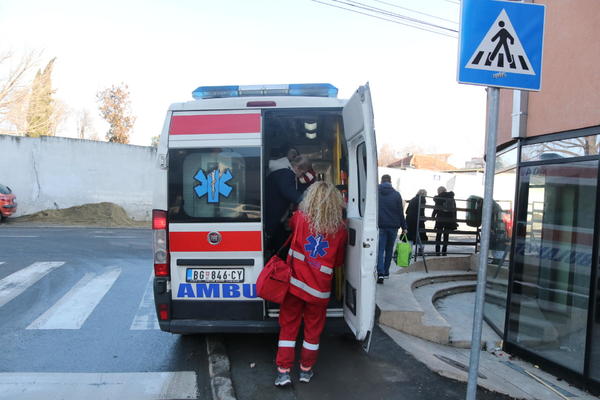 HITNOJ POMOĆI SE SINOĆ POSEBNO JAVLJALA jedna kategorija bolesnika