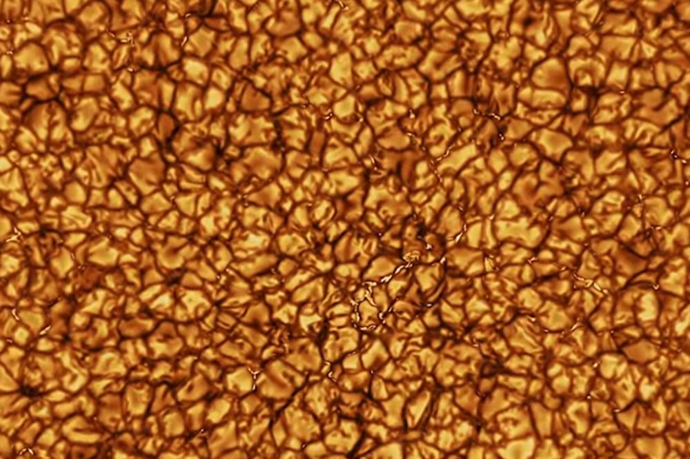 ZVEZDA VIĐENA IZBLIZA: Prvi put uslikana POVRŠINA SUNCA kakvu je do sada nismo videli! (VIDEO)