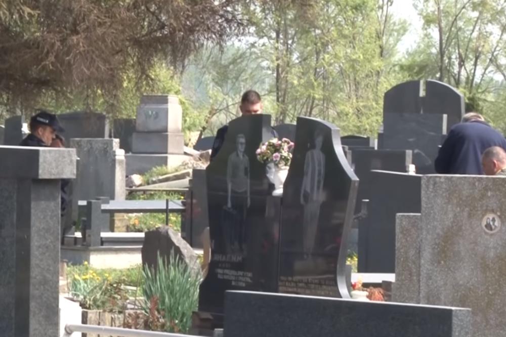MILE IZ ŠAPCA JE DOŠAO NA MAJČIN GROB: Od onoga što je tano zatekao MU SE SLOŠILO ISTE SEKUNDE
