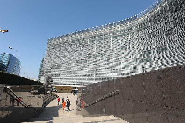 OVAKVU PORUKU EVROPSKE KOMISIJE SRBIJA DOSAD NIKADA NIJE DOBILA! Šta ovo treba da znači?