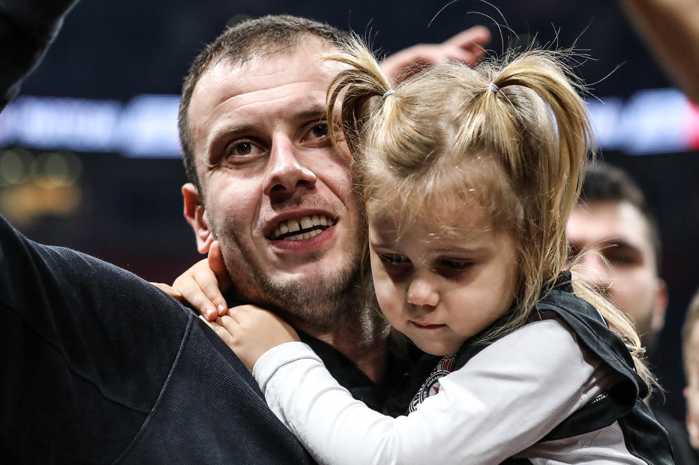 NOVICA ZAVRŠAVA KARIJERU? Trudim se, ali stvarno mi je ponekad teško...