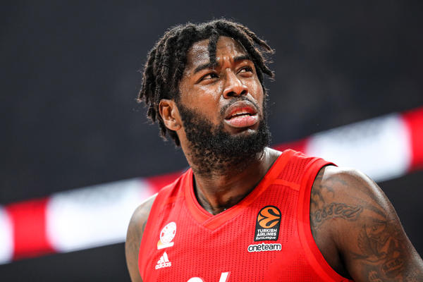 MOŽDA I USPE DA OŽIVI SVOJU KARIJERU? Bivši centar crveno-belih na meti Efesa!