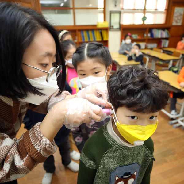 ZA NEDELJU DANA NAS OČEKUJE VRHUNAC EPIDEMIJE KORONAVIRUSOM: Ekspert otkrio koliko će biti ZARAŽENIH!