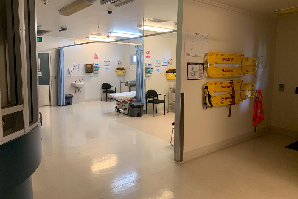 SRPKINJA I NJEN MUŽ SU U KARANTINU ZBOG KORONA VIRUSA: Njenog muža je ZABOLELO GRLO, A DOŠLI SU NA ODMOR