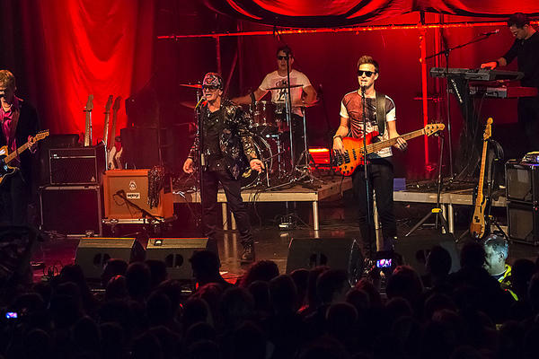 Jura Stublić i Film rasprodali prvi koncert 29.2. i zakazali novi 15.3. u Domu omladine Beograda