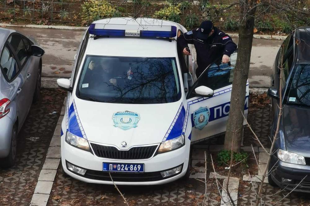 AKTIVISTI KROVA NAD GLAVOM ZABARIKADIRANI U STANOVIMA! Ne mogu napolje jer hoće da im pišu KAZNE!