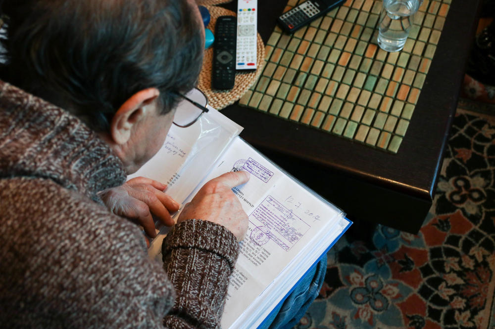 OD IZBACIVANJA NIŠTA, ALI NIJE KRAJ: Nakon što je Angelina odvezena u Urgentni, skandal oko iseljenja se NASTAVIO