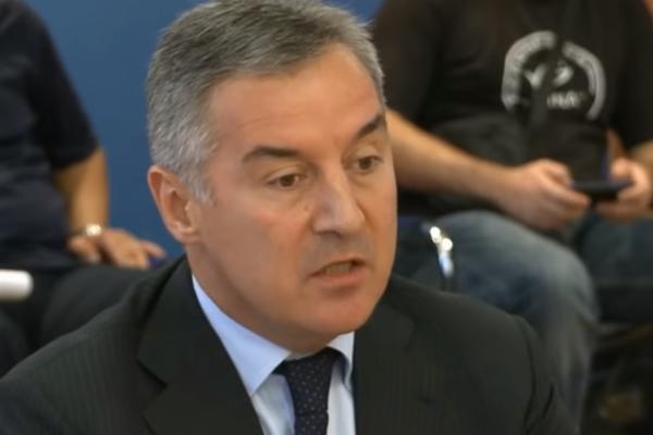 MILO OPLEO PO VERNICIMA I IZVREĐAO IH NAJSTRAŠNIJE! Nazvao ih ludacima, pa POMENUO I MILOŠEVIĆA! (VIDEO)