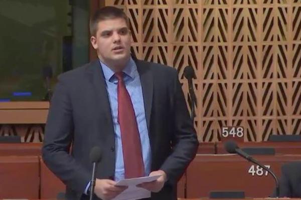 ALEKSANDAR ŠEŠELJ: Evropa podržava teroriste i trgovce organica na Kosovu (VIDEO)