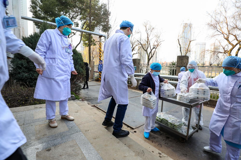 NAJSMRTONOSNIJI DAN OD POJAVE KORONAVIRUSA: Zaražena i jednomesečna beba