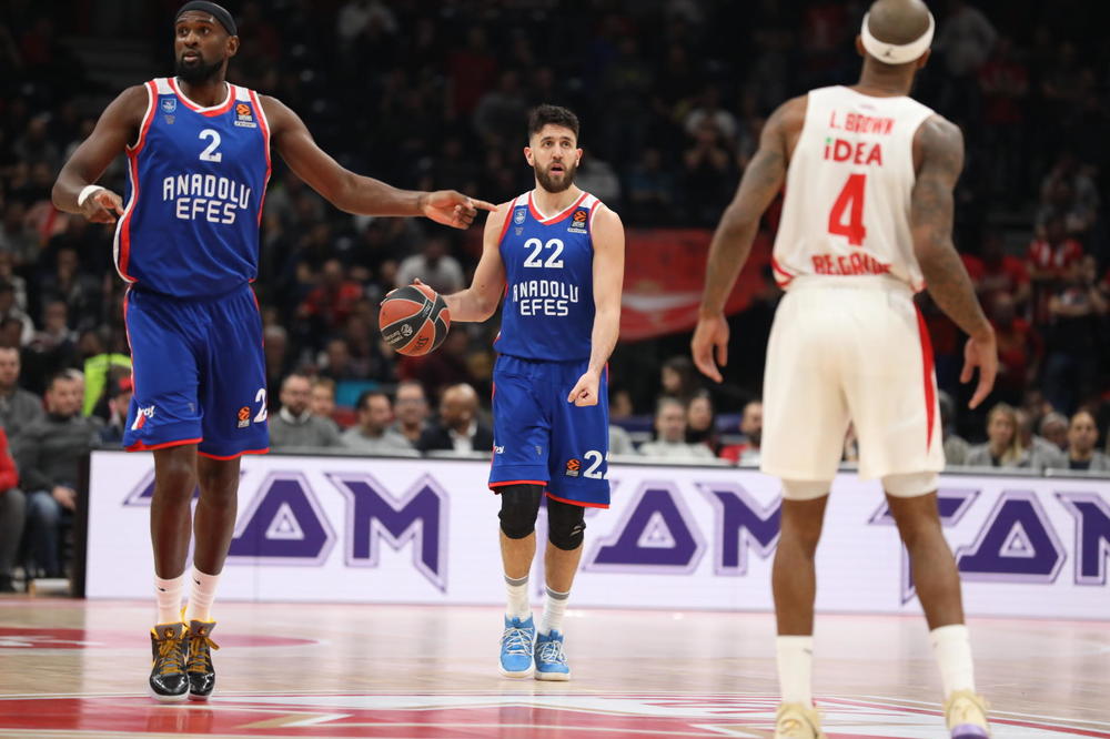 ZVEZDA JE DOBRO PROŠLA: Još jedan zaraženi koronavirusom u ekipi Efesa!