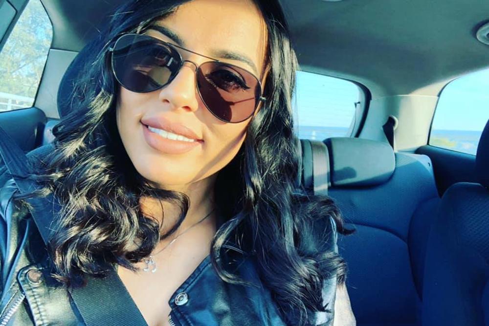 I ONA JE PEVAČICA! Ova lepotica je bratanica popularne folk pevačice! (FOTO)