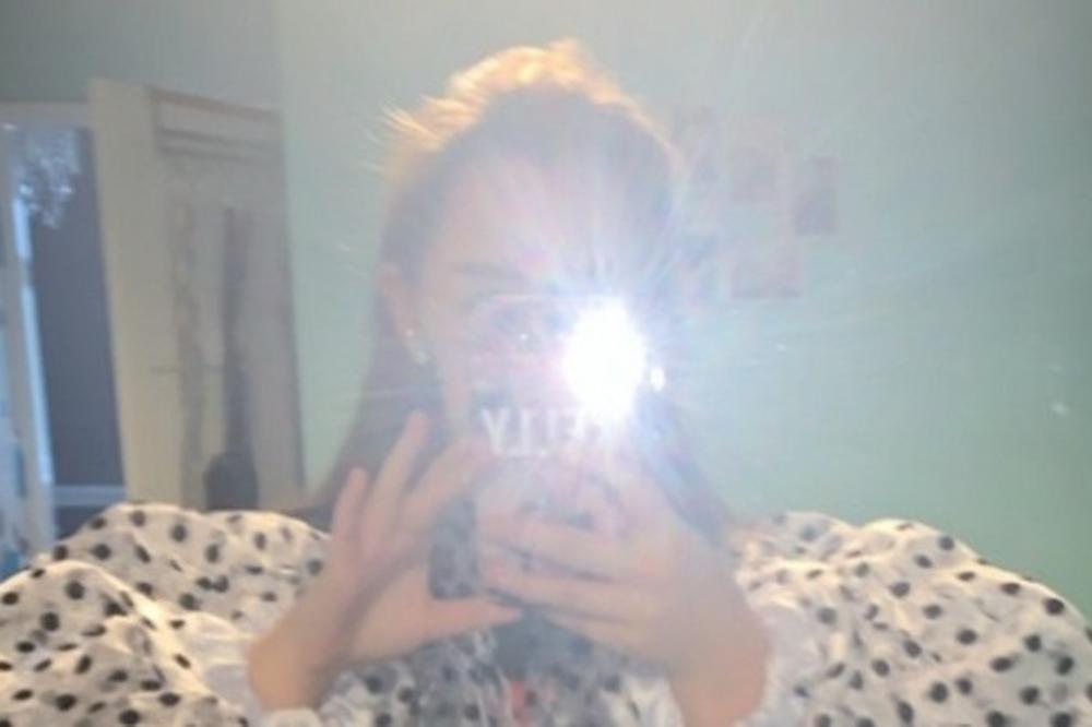 NARUČILA JE PRELEPU KOŠULJU U POZNATOJ RADNJI: Stigao joj je PADOBRAN! LJUDI MOJI, ŠTA JE OVO? (FOTO)