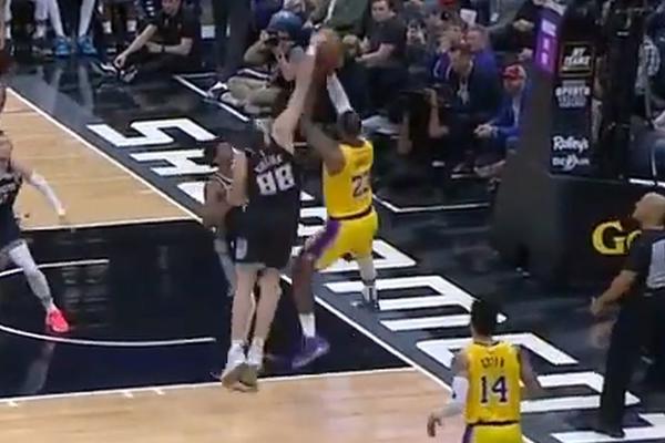 MESECIMA JE ČEKAO NA OVO: Bjelica sačekao Lebrona, pa mu se s leđa osvetio za one prozivke!