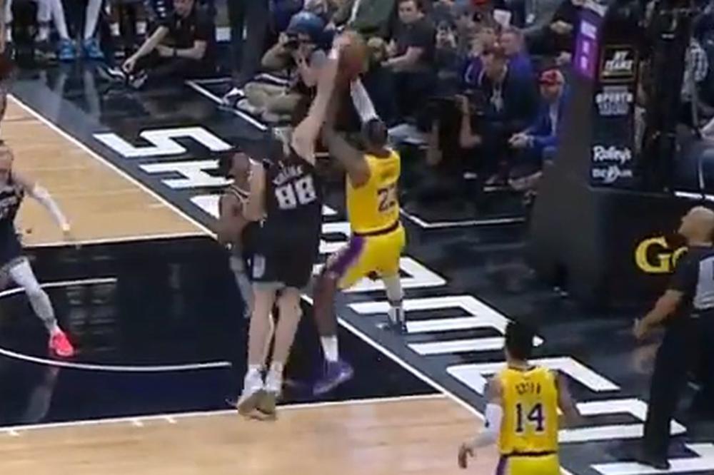 MESECIMA JE ČEKAO NA OVO: Bjelica sačekao Lebrona, pa mu se s leđa osvetio za one prozivke!