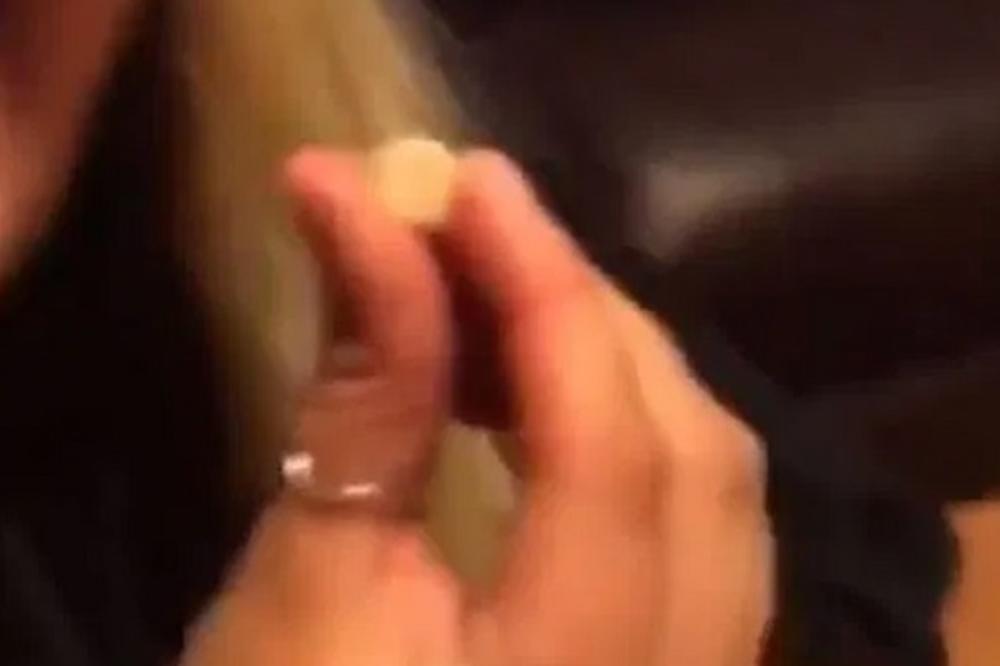 TINEJDŽERKE PRONAŠLE PILULU U TESTU ZA TRUDNOĆU: Sve su uzele da je gutaju, a proizvođač otkriva ŠTA JE POSREDI!