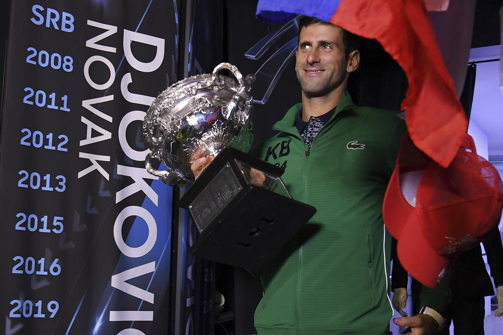 OVAKO NOVAK SLAVI: Pojavila se prva slika iz Đokovićeve svlačionice!