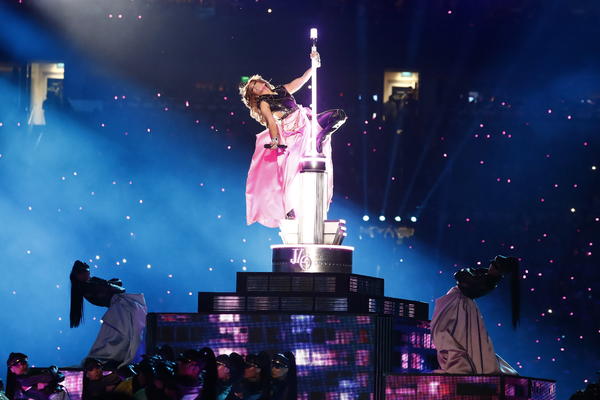 PEVAČICA PREPLANULIM TENOM, SE*SI TELOM IZLUDELA FANOVE! Ostavila je za njih OVU poruku! (FOTO)