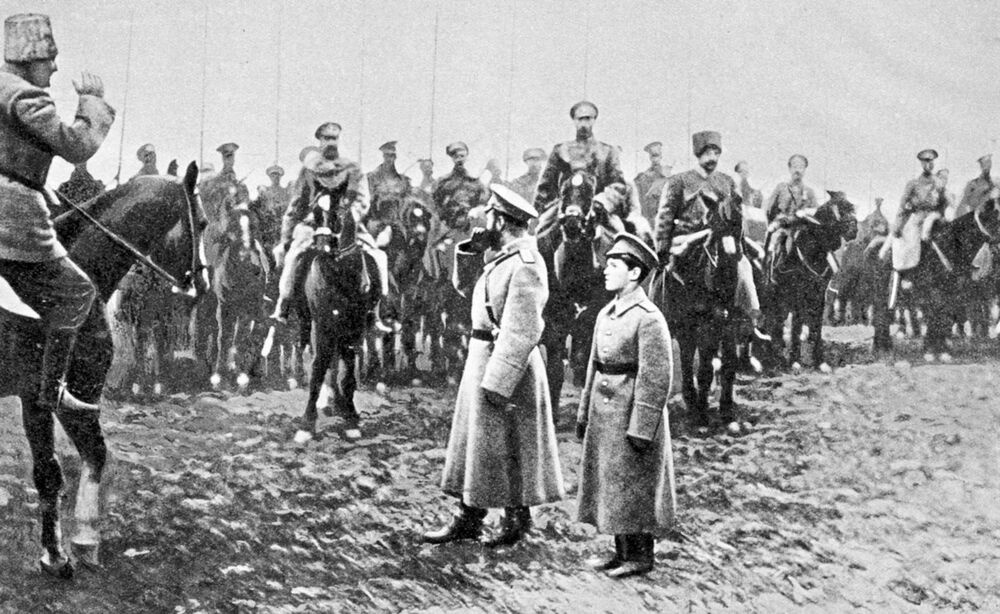 Car Nikolaj sa vojskom 