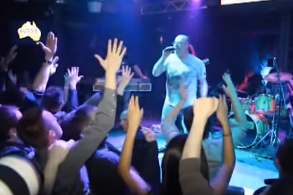 SIN PEVAČA KOJEG SRBIJA NE VOLI BEŽI U INOSTRANSTVO I BIĆE FUDBALER: Svi se pitaju da li očeva karijera PROPALA!?