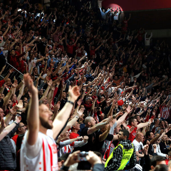 SKANDAL U BARU! Poznati navijač osramoćen zbog Zvezdinog šala!