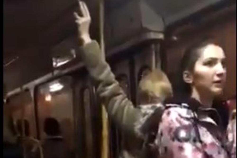 ŽENA JE U BEOGRADSKOM GRADSKOM PREVOZU POSTAVILA KLINCIMA PITANJE O SE*SU: Onda je UČINILA nešto PRESMEŠNO! (VIDEO)