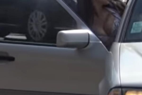 NAŠA PEVAČICA DOŽIVELA SKANDAL NA AERODROMU! Nosila ZABRANJENE stvari - ODMAH SU JE SKLONILI, OVO se dalje desilo