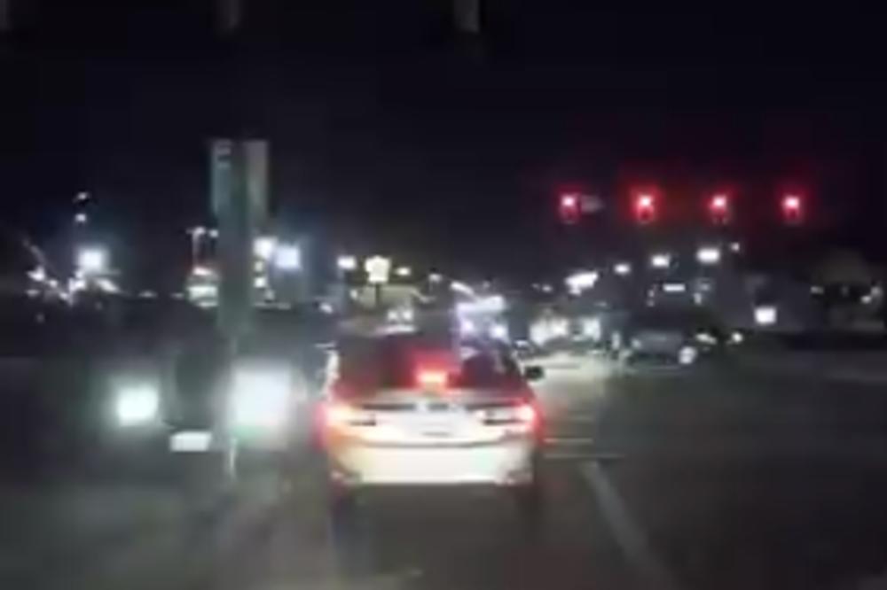 POLICAJAC ZA VOLANOM UGLEDAO JEZIV PRIZOR KOJI LEDI KRV U ŽILAMA: Video gledajte na svoju odgovornost!