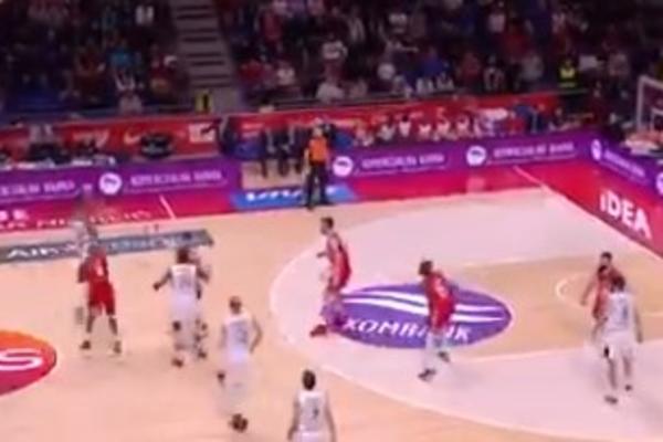 OVAJ MOMAK JE KAO ŠIFRA U IGRICI: Jaramaz i Zvezdi dao koš sa pola terena!