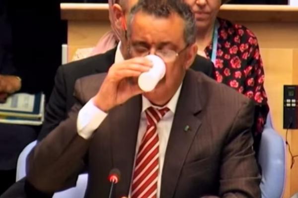 ŠEF SZO SE ZAKAŠLJAO, PA OBJASNIO OVO O KORONAVIRUSU: Da li je ovo neumesna šala ili?! (VIDEO)