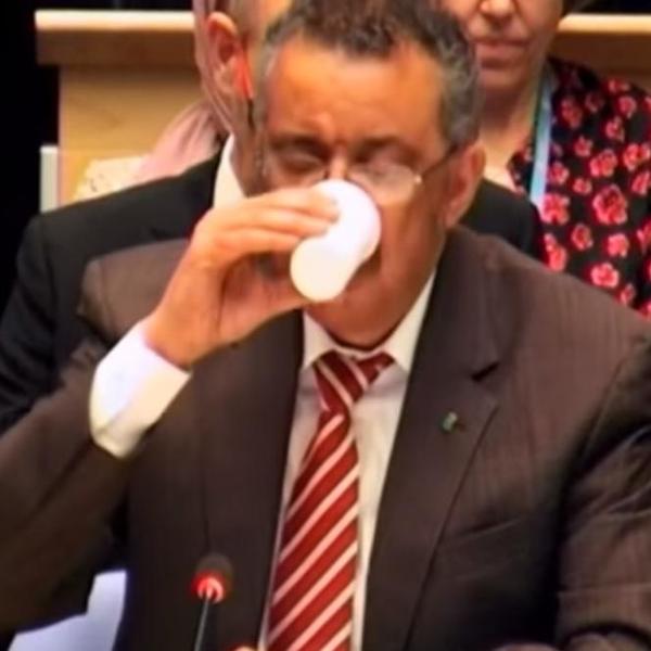 ŠEF SZO SE ZAKAŠLJAO, PA OBJASNIO OVO O KORONAVIRUSU: Da li je ovo neumesna šala ili?! (VIDEO)