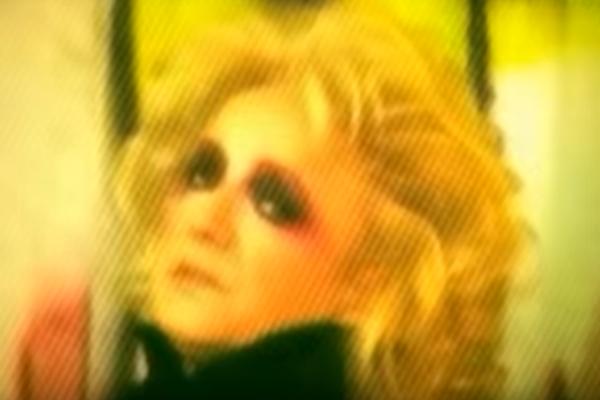 JUČE NA NEBU, DANAS MA MUKAMA! URNEBESNO: Niko ne zna da se poznata FOLKERKA se nekada oprobala u PANK VODAMA!