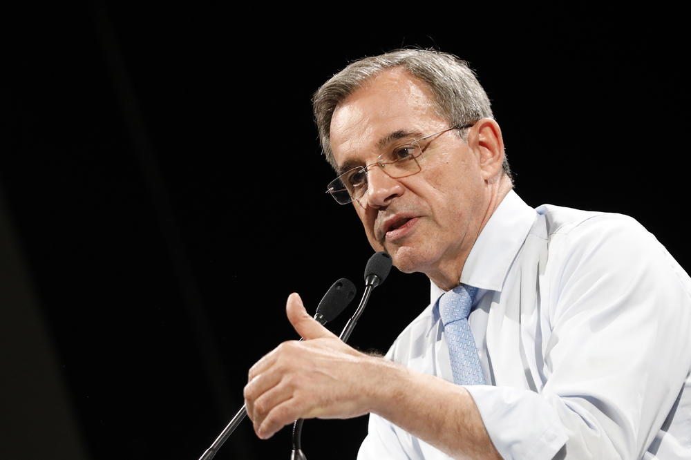 SVEŠTENICI SE PREBIJAJU, NOVINARI ZATVARAJU: Francuski poslanik upozorio na KRIZU U CRNOJ GORI, opleo po MILU!