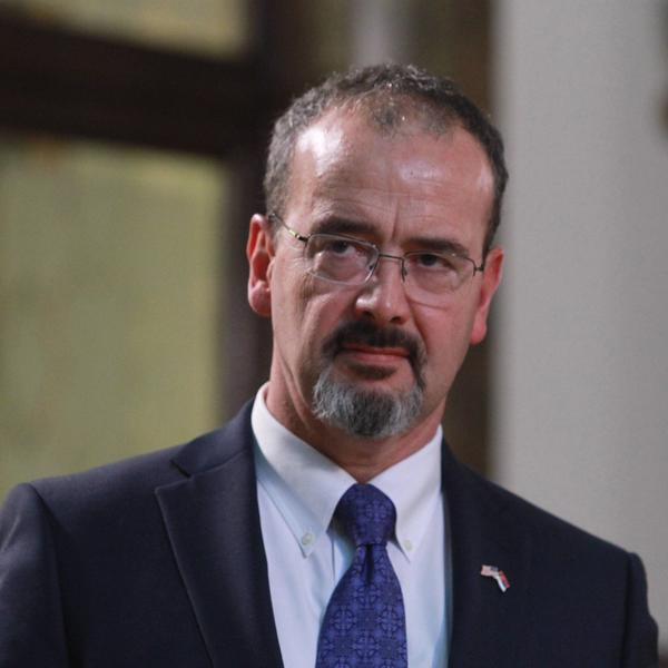 AMERIČKI AMBASADOR U SRBIJI OCENIO MERE SRPSKE VLADE: Da li ste očekivali ovakve reči?