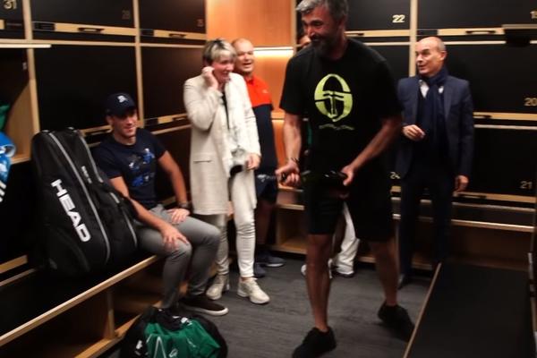 SNIMAK IZ NOVAKOVE SVLAČIONICE: Pogledajte šta su radili Ivanišević i ekipa posle velike pobede Srbina!