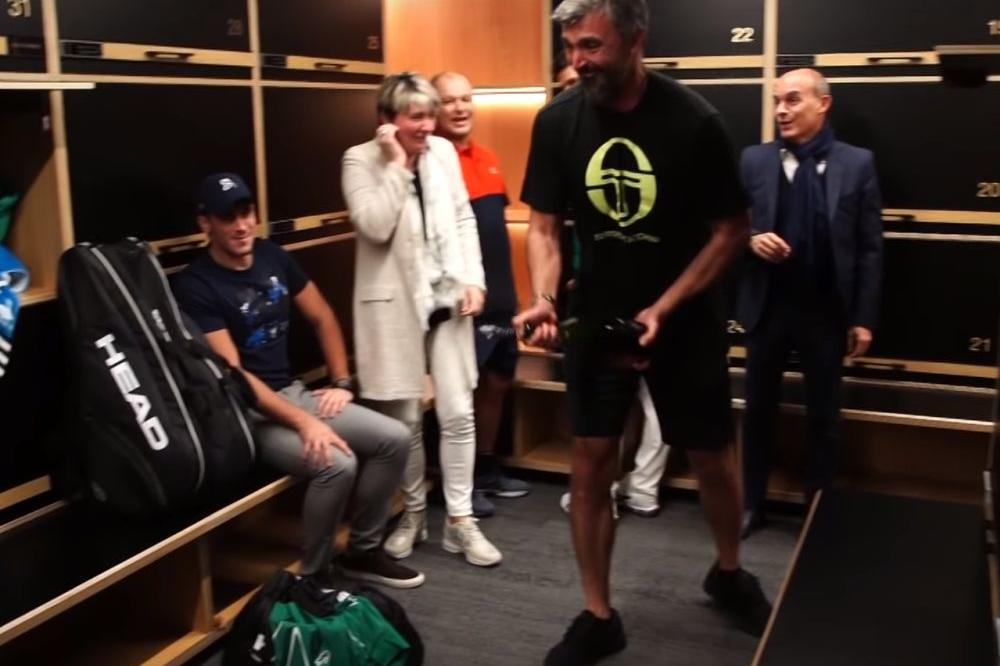 SNIMAK IZ NOVAKOVE SVLAČIONICE: Pogledajte šta su radili Ivanišević i ekipa posle velike pobede Srbina!