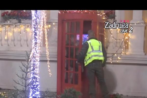 REAGOVALO OBEZBEĐENJE! Šta Miljana radi u govornici? (FOTO)