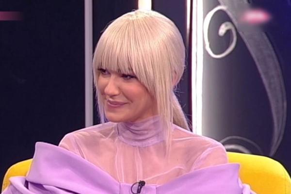 HANA IKODINOVIĆ PO PRVI PUT PRED KAMERAMA O POZNATOJ MAMI NATAŠI: hakuje mi laptopove, telefone, instagrame...