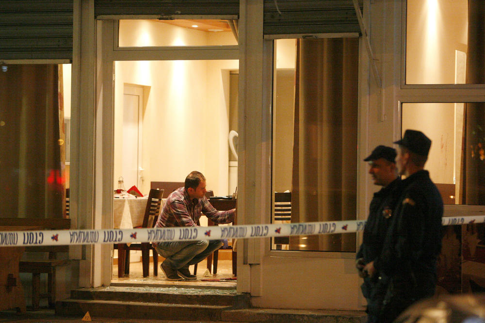 RODITELJI, DVA SINA I KUĆNI LJUBIMCI NAĐENI MRTVI U KUĆI! Niko nije preživeo neviđeni horor, policija sumnja na OVO