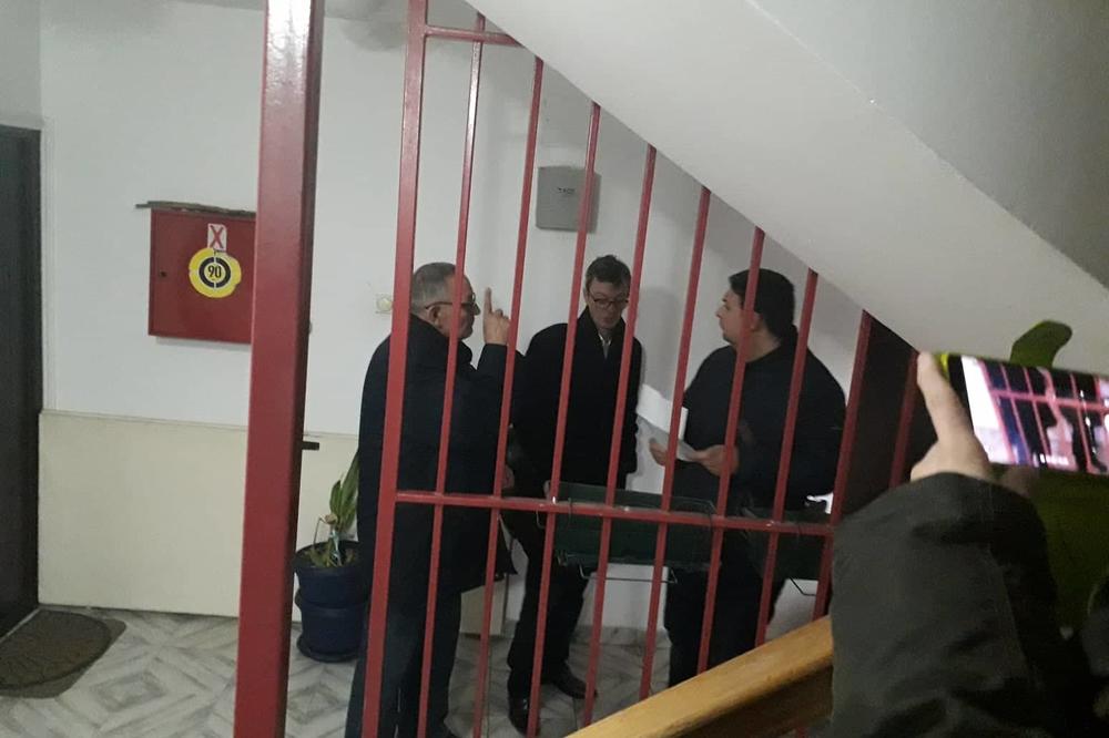 OVO JE NEHUMANO: Po snegu i u jeku KORONE i VANREDNOG STANJA, oni žive BEZ STRUJE I VODE! Tome se mora stati na put