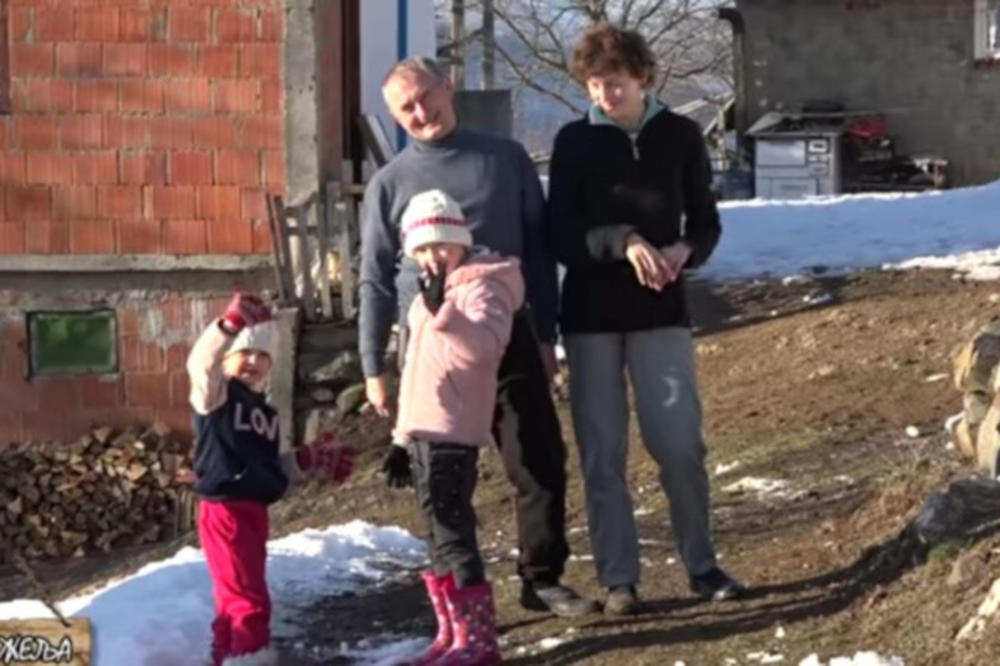 MILICA (7) I NJENA SESTRA MARICA (6) DO ŠKOLE PEŠAČE PO 4 SATA! Nemaština i bolest stisle su sa svih strana,TUGA!