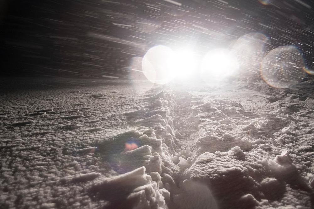 SULUDA VOŽNJA NA BLIDINJU: Ledena površina jezera nije izdržala težinu terenskog vozila i POPUSTILA JE