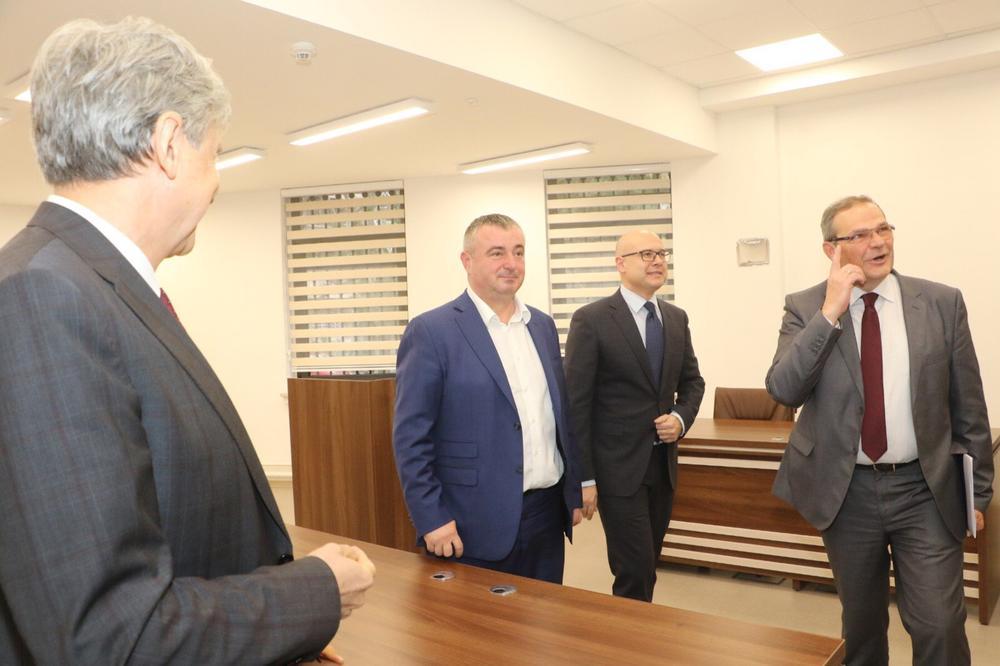 GRADONAČELNIК Vučević POSETIO ODELJENJA ZA SUZBIJANJE КORUPCIJE U NOVOM SADU