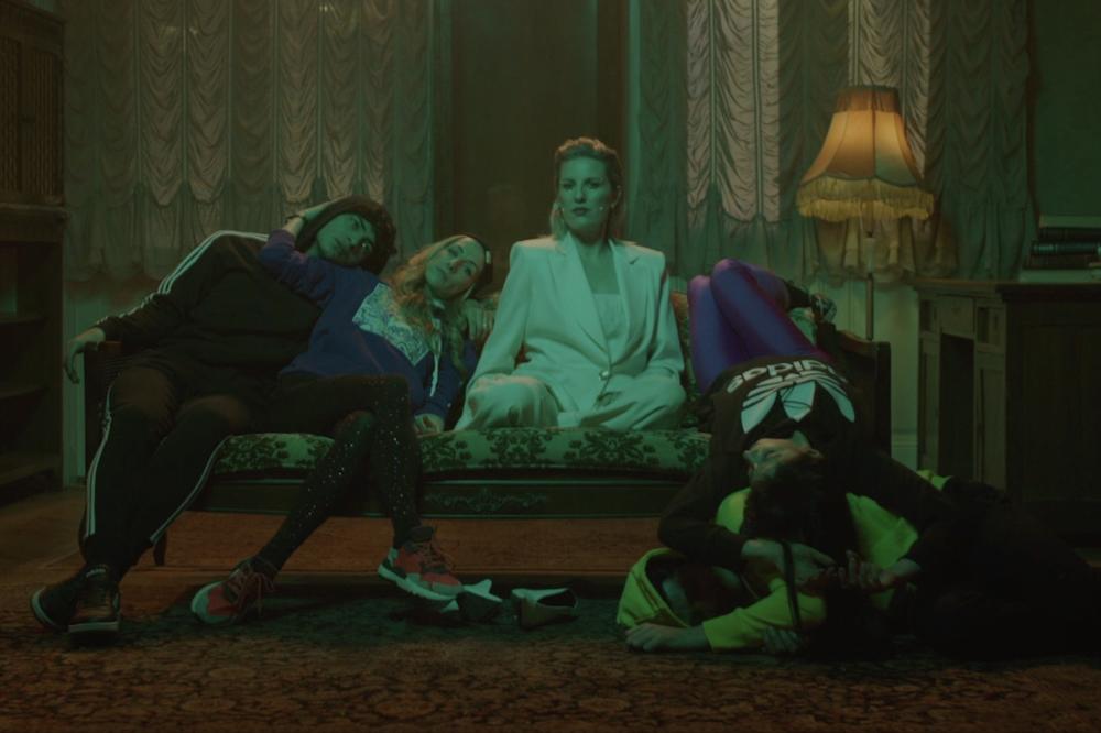 HRVATSKA PEVAČICA SE UDALA ZA SRBINA PA USLEDIO HOROR! Zbog udaje su joj PRETILI JEZIVIM PORUKAMA, otvorila dušu!