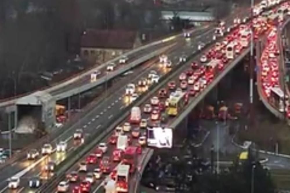 POPODNEVNI ŠPIC NAPRAVIO TOTALNI HAOS U CENTRU GRADA: Najveće gužve na MOSTOVIMA, posebno zaobilazite OVA MESTA!