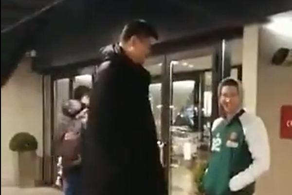 JAO MING ZBOG KORONAVIRUSA DOŠAO U SRBIJU: Uslikan je na utakmici Zvezde i Panatinaikosa!