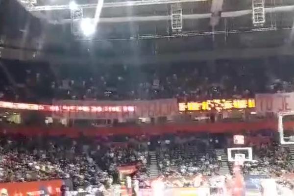 ČIM SU IGRAČI PAO-A IZAŠLI NA TEREN, DELIJE SU IM PRIREDILE PAKAO: Arenom se zaorila pogrdna pesma na grčkom jeziku