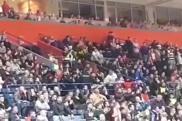 FRKA U ARENI: Policija uletela na trbine!